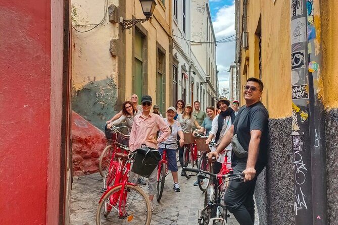 Discover Las Palmas City by Bike in 4 hours - Stop 1: Vegueta, the historic lanes, and the human stories