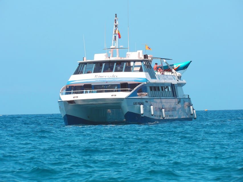 From Puerto Rico: Boat trip along the coast w/ Food & Drinks - Food, drinks, and the value math for about $47