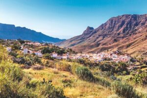 Full-Day Gran Canaria Tour with Teror, Tejeda and Lunch in Fataga - Tejeda’s red roofs, white walls, and the valley-in-your-lap feeling