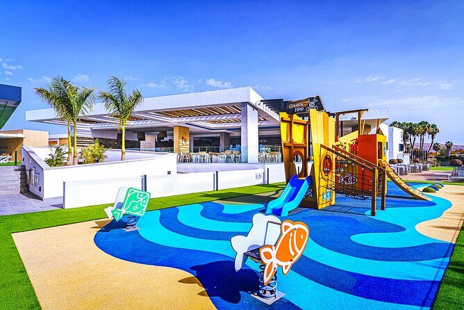 Full Day Ticket at Perchel Beach Club with Lunch - The food and outside-items rule (important with kids)