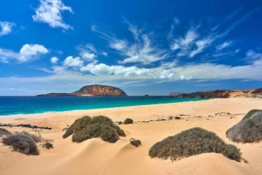 Graciosa Island: Jeep Safari Playa De las Conchas - Starting in Caleta de Sebo: meet Andrés right by the church