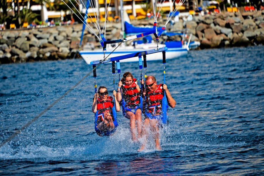 Gran Canaria: 1 to 3 Person Parasail over Anfi Beach - The photographer moment: do you buy the pictures