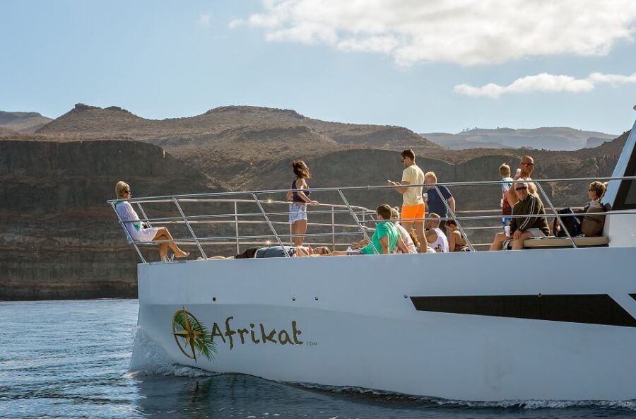 Gran Canaria: Afternoon Catamaran Cruise with Food & Drink - Food and drinks: the crew meal plus unlimited classic pours