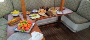 Gran Canaria: Catamaran Tour with Lunch and Drinks - Pickup and boarding: the Esnautica blue-van setup