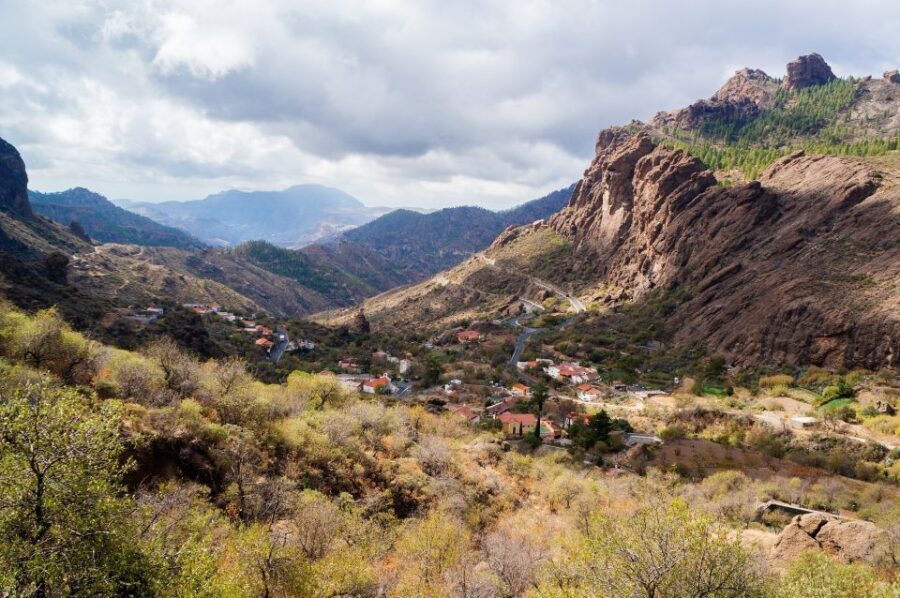 Gran Canaria Highlights Full-Day Tour by Bus - The bus experience: air-conditioning, driver skill, and a few annoying extras