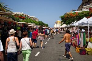 Gran canaria shopping day in Puerto Mogan - The 3-hour market stop in Puerto de Mogán
