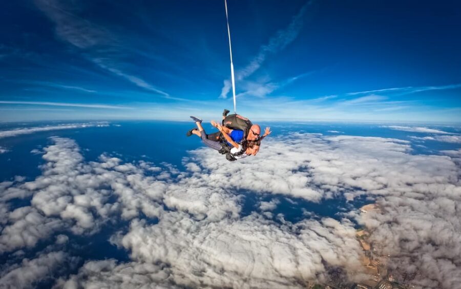 Gran Canaria : Skydiving over Maspalomas Dunes - Van Ride and Safety Briefing: Getting to El Berriel