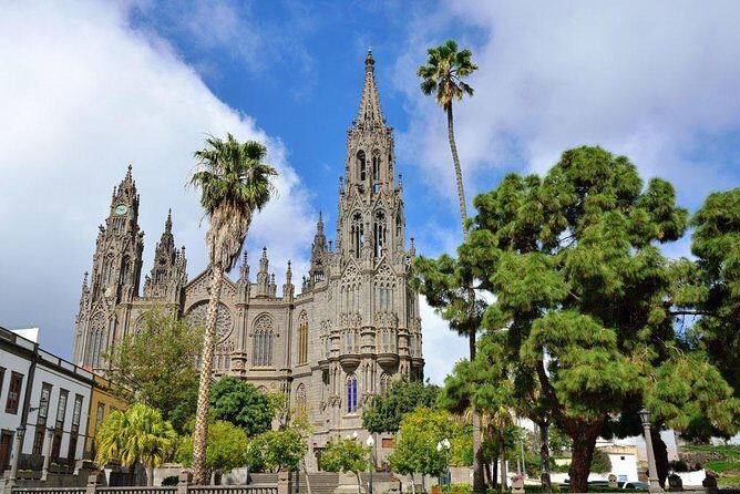 Guided tour: Discover Gran Canaria - Stop 1: Arucas and the Neo-Gothic Church of Saint John