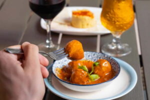 Las Palmas: Gourmet Tapas and Wine Tour in the Old Town - What Your $55 Actually Buys: Four Tapas and Four Drinks