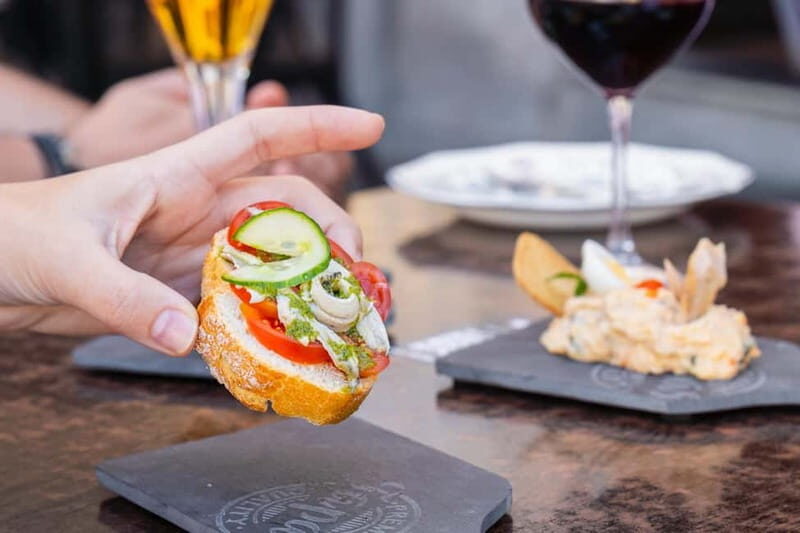 Las Palmas: Gourmet Tapas and Wine Tour in the Old Town - Choosing Between Two Tapa Options: How to Pick Without Overthinking