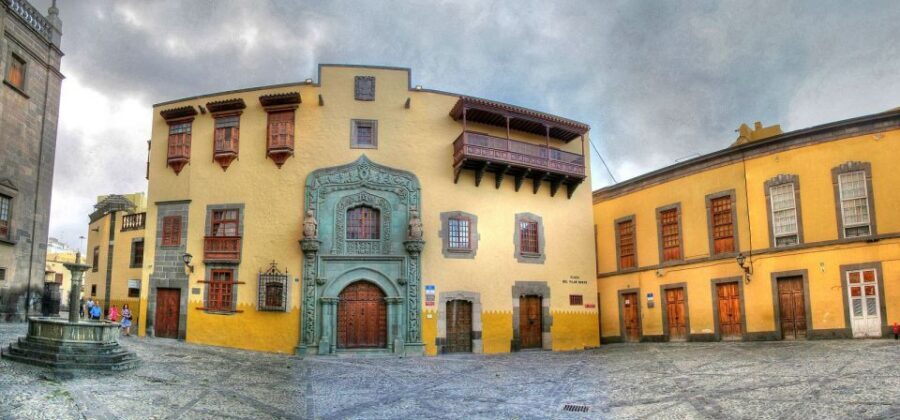 Las Palmas: Private Old City Guided Walking Tour with Tapas - The Tapas Stop: What’s Included and How It Feels