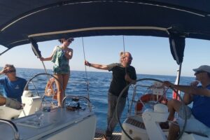 Private 3-hours afternoon SailingTour and Snorkeling with Food and Drinks - Meet the crew and learn the coastline while you sail