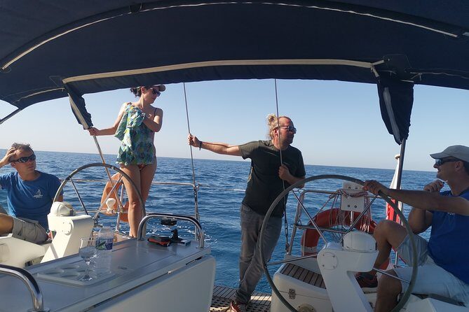 Private 3-hours afternoon SailingTour and Snorkeling with Food and Drinks - Meet the crew and learn the coastline while you sail