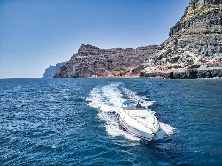 Puerto de Mogán: Private yacht up to 10 persons - Playa de Güigüí and the final sail back to the port