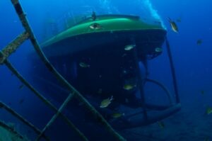 Puerto de Mogán: Submarine Tour - Getting on Board at Dock at Pantalán Dique Sur