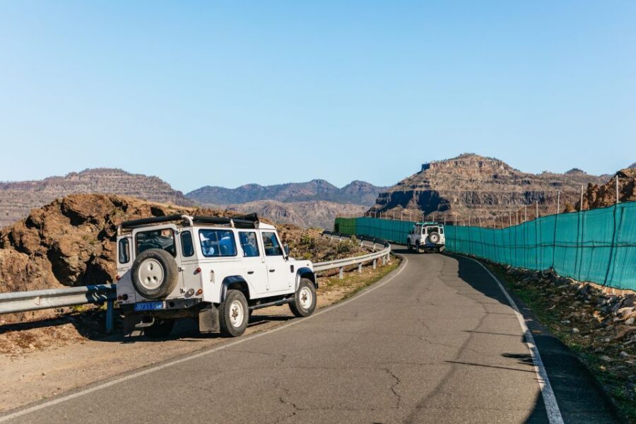 South Gran Canaria: Off-Road Valleys & Villages Jeep Tour - Tirajana coffee break and that historic church pause