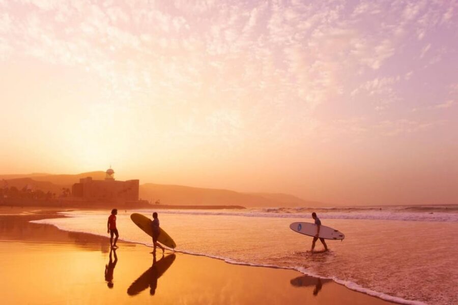 Surf lessons in Las Canteras Beach - A few small details that improve your experience fast