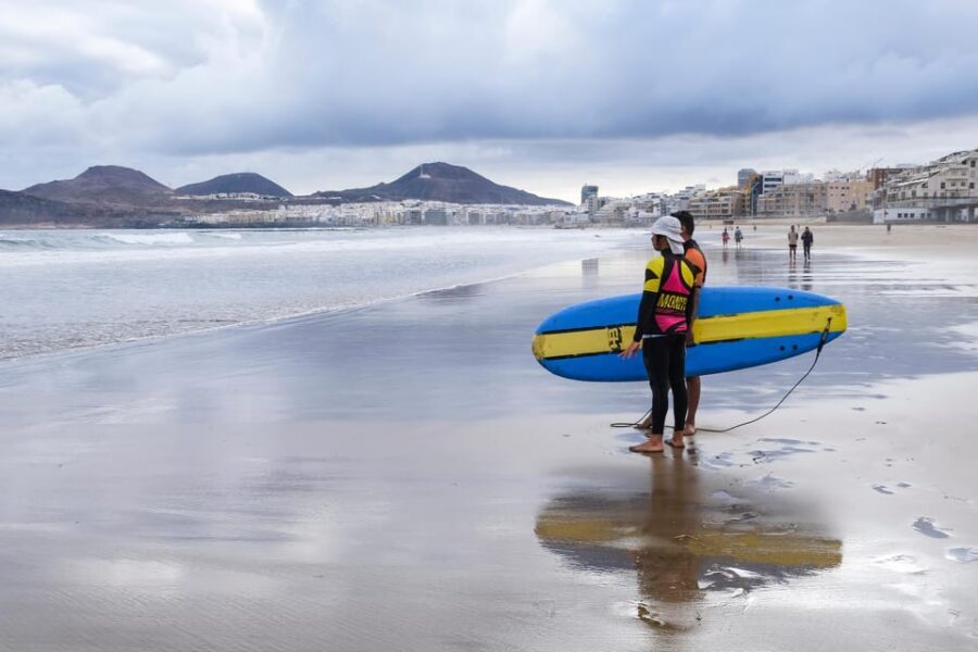 Surf lessons in Las Canteras Beach - Equipment, belongings care, and insurance: the unglamorous stuff that matters