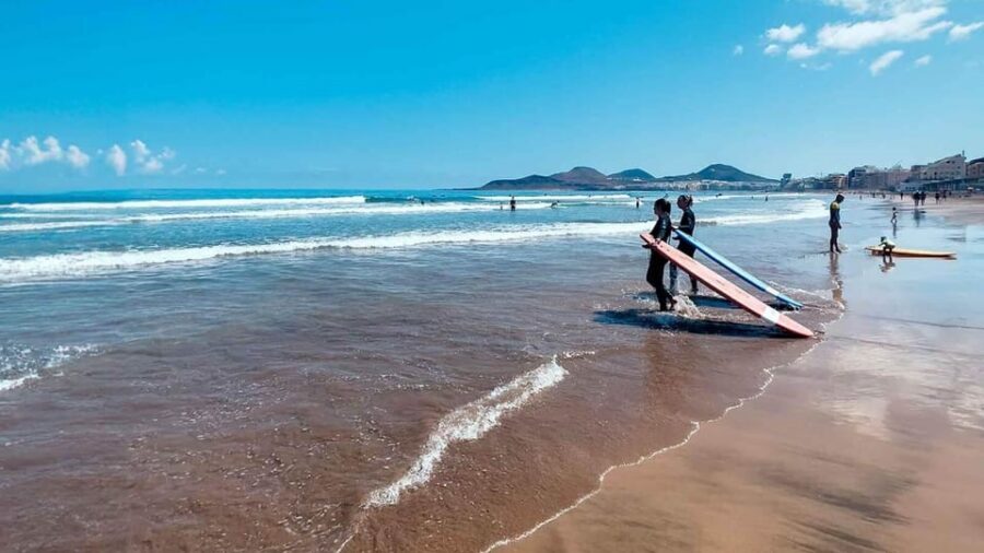 Surf lessons in Las Canteras Beach - Safety rules and who this course isn’t for