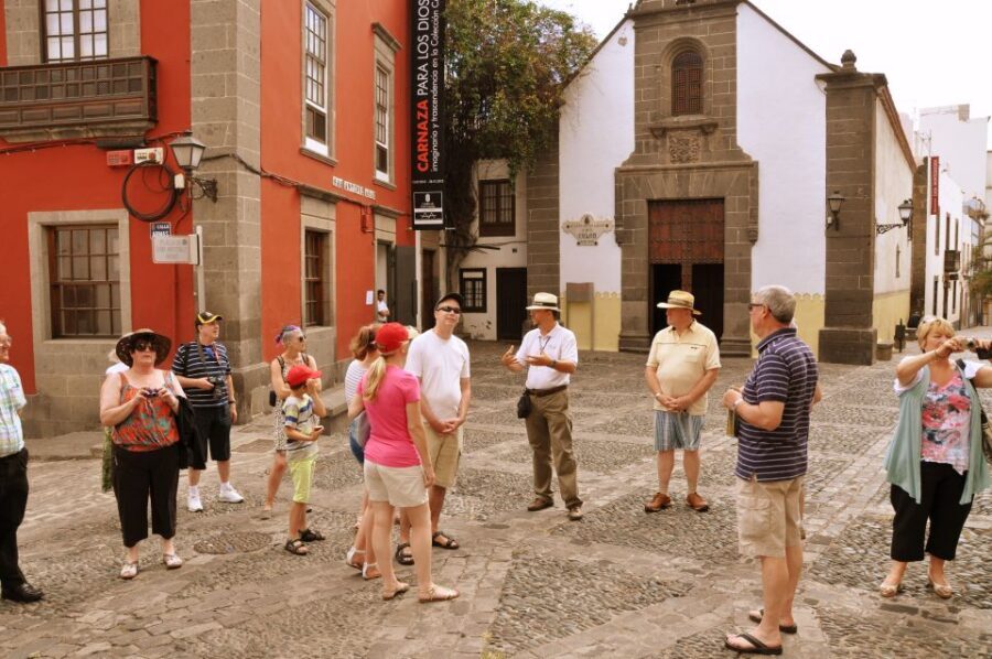 Walking tour Vegueta Old Town Las Palmas ( only in english) - Noble Balconies Toward Plaza de San Antonio Abad